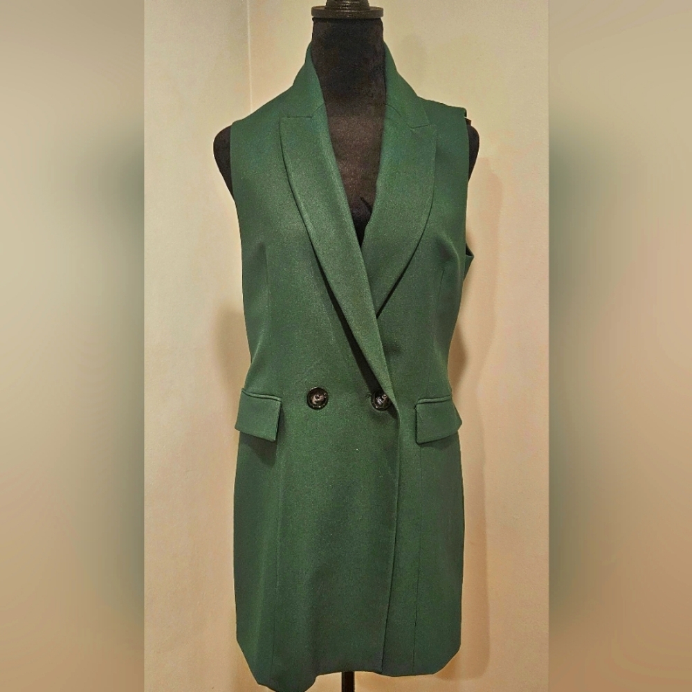 NEVER WORN. Beautiful, tailored Zara vest.